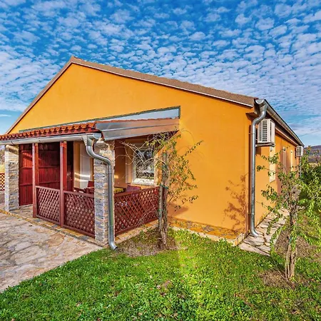 Appartamento Lovely In With Kitchen